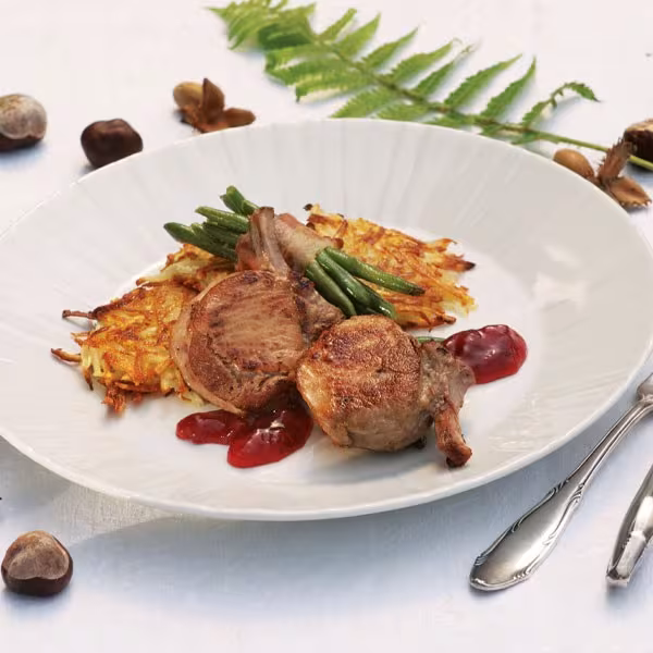 Wildrezept: Koteletts vom Wildschwein mit Kartoffelrösti und Bohnen