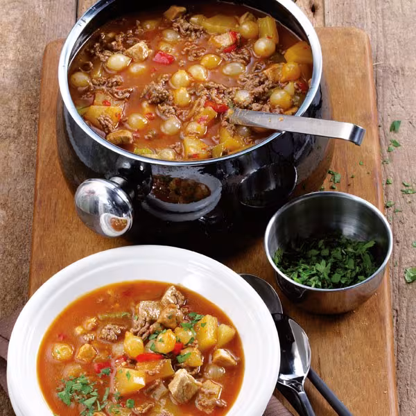 Wildrezept: Feuersuppe mit Wildfleisch